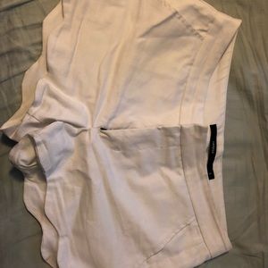 Mid-Rise Scallop Shorts